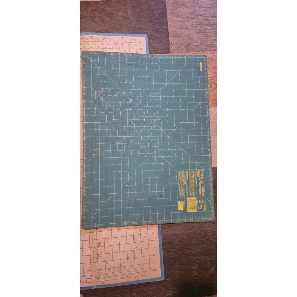 OLFA 24x18 Rotary Cutting Mat RM-SG‎ + Large Dritz Craft Cutting Mat Lot